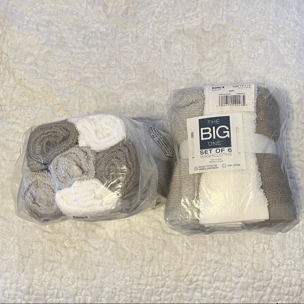 Gray and White Wash Cloth Set